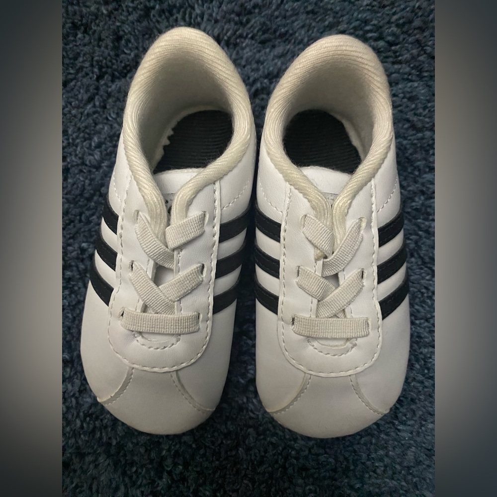 Toddler adidas shoe US 4k